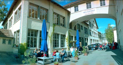 Hof / Eingang Sinnwerk